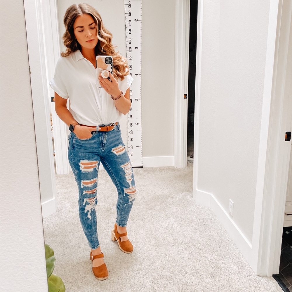 American Eagle High Rise Ripped Mom Jeans 000